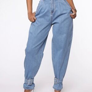 Fashion nova She’s glam Rhinestone Ankle Ballon Jeans